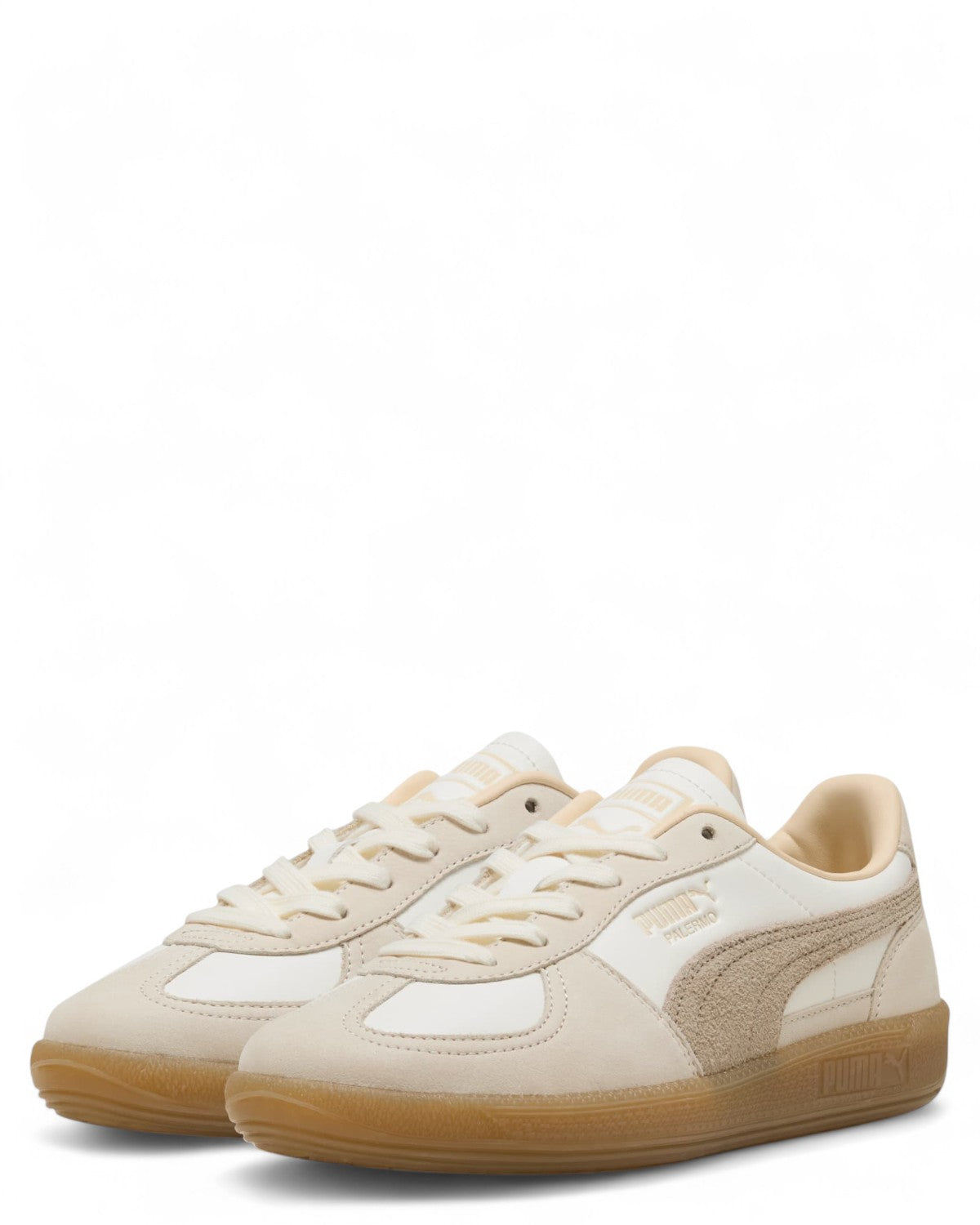 Coppia di sneakers Puma Palermo Elevated donna in Warm White – Chocolate Chip, perfette per outfit casual e streetwear.
