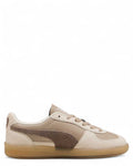 Sneakers Palermo Puma Donna in pelle beige con suola in gomma trasparente e logo laterale, stile rétro anni '80 per streetwear moderno.