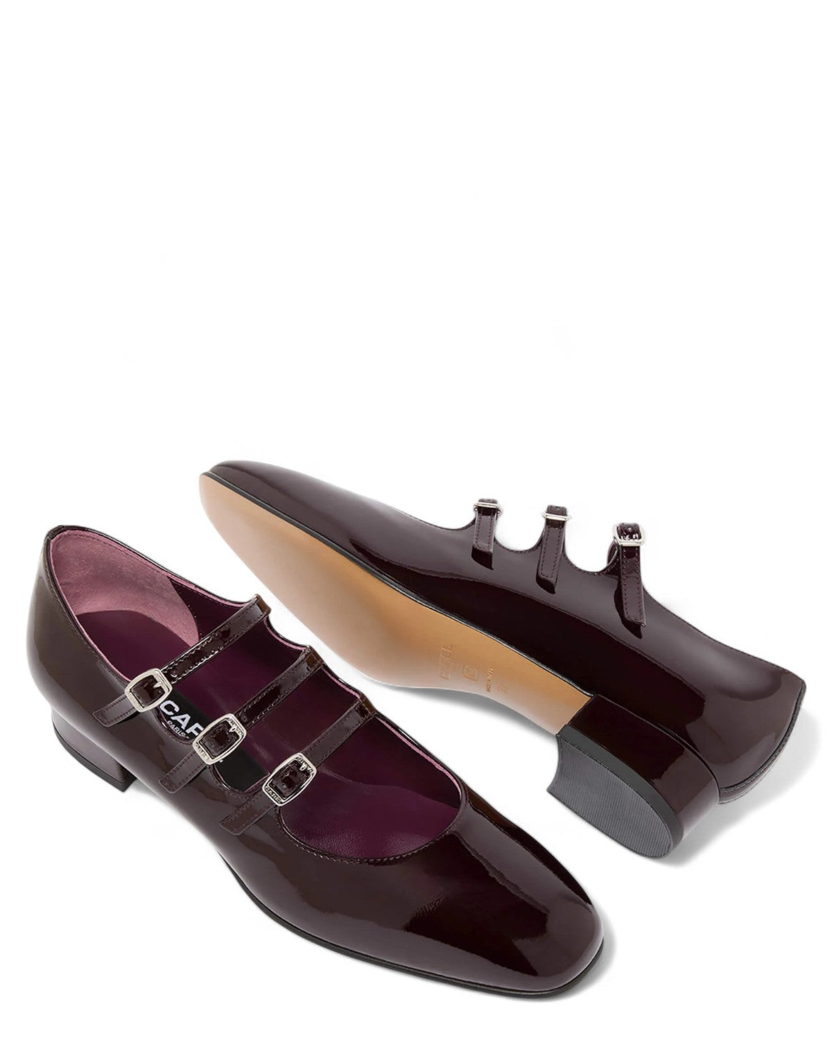 Scarpe Mary Jane Carel Ariana in vernice marrone, vista dall’alto e laterale, con suola liscia e triplo cinturino regolabile.