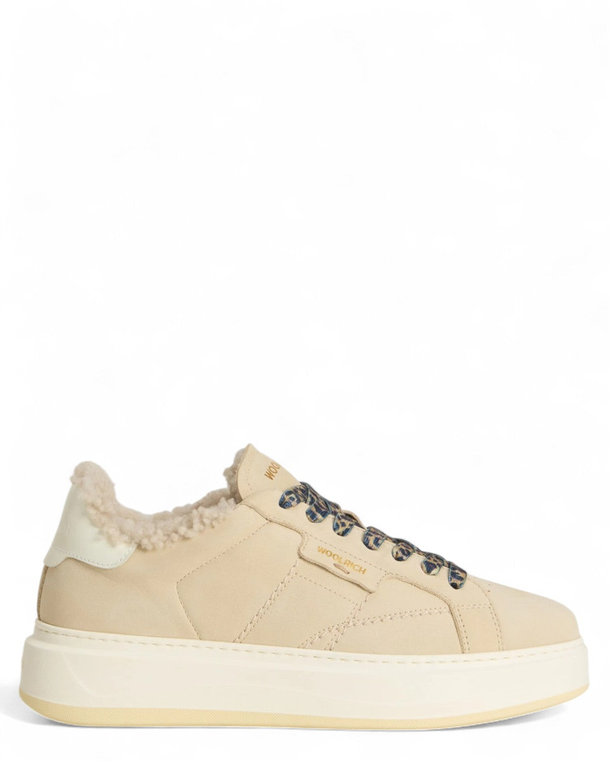 Sneakers Arrow in pelle beige con fodera in montone e lacci animalier, suola Extralight, stile casual invernale Made in Italy.