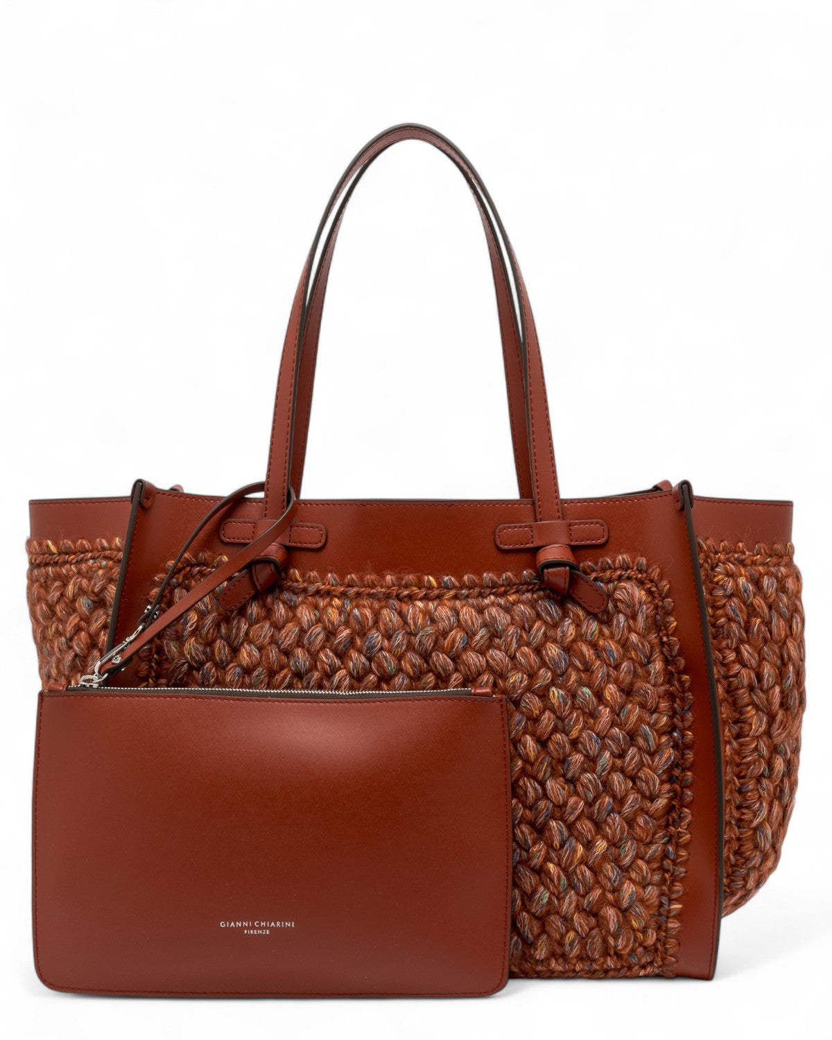 Borsa a spalla Marcella con pochette interna coordinata, design versatile e capiente per outfit eleganti e casual invernali.