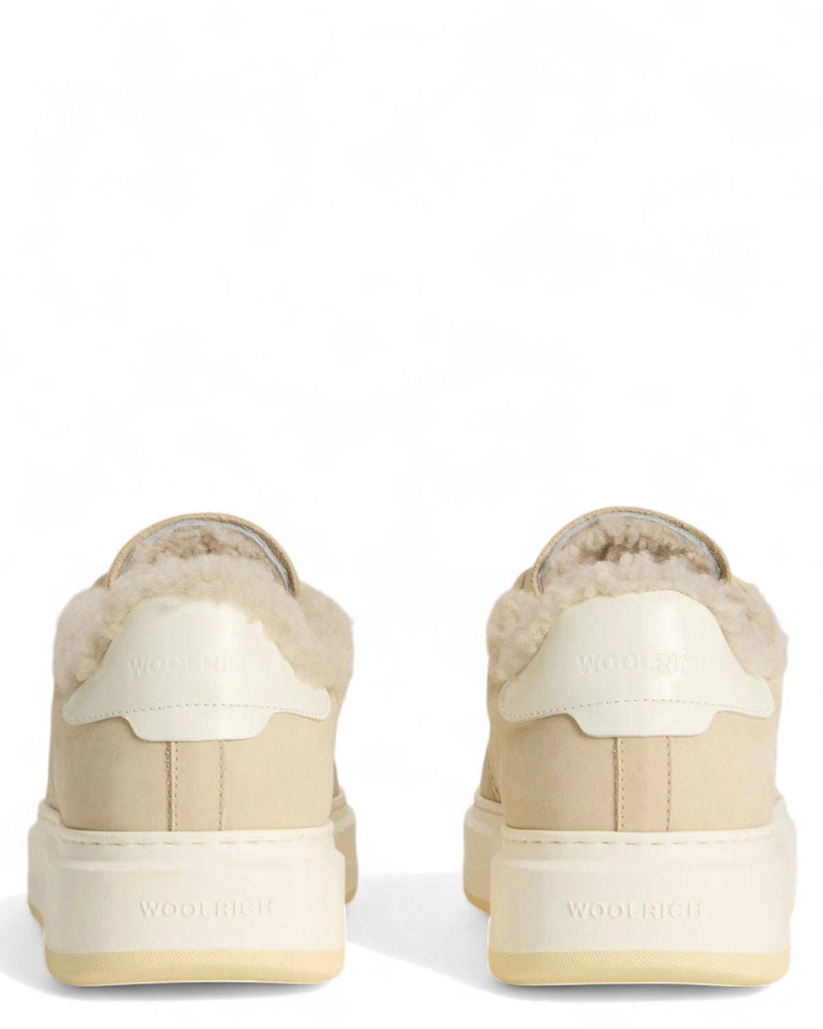 Vista posteriore delle Sneakers Arrow in pelle con tallone rinforzato, fodera montone e suola Extralight firmata Woolrich.