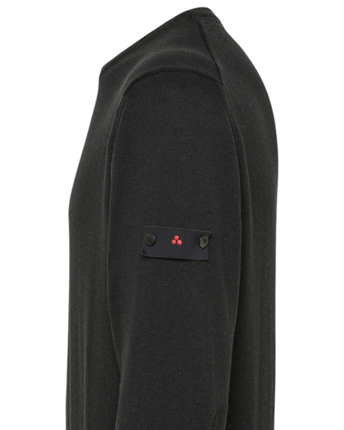 Dettaglio manica del maglione Peuterey in lana e cotone con logo distintivo applicato, perfetto per la maglieria uomo invernale.