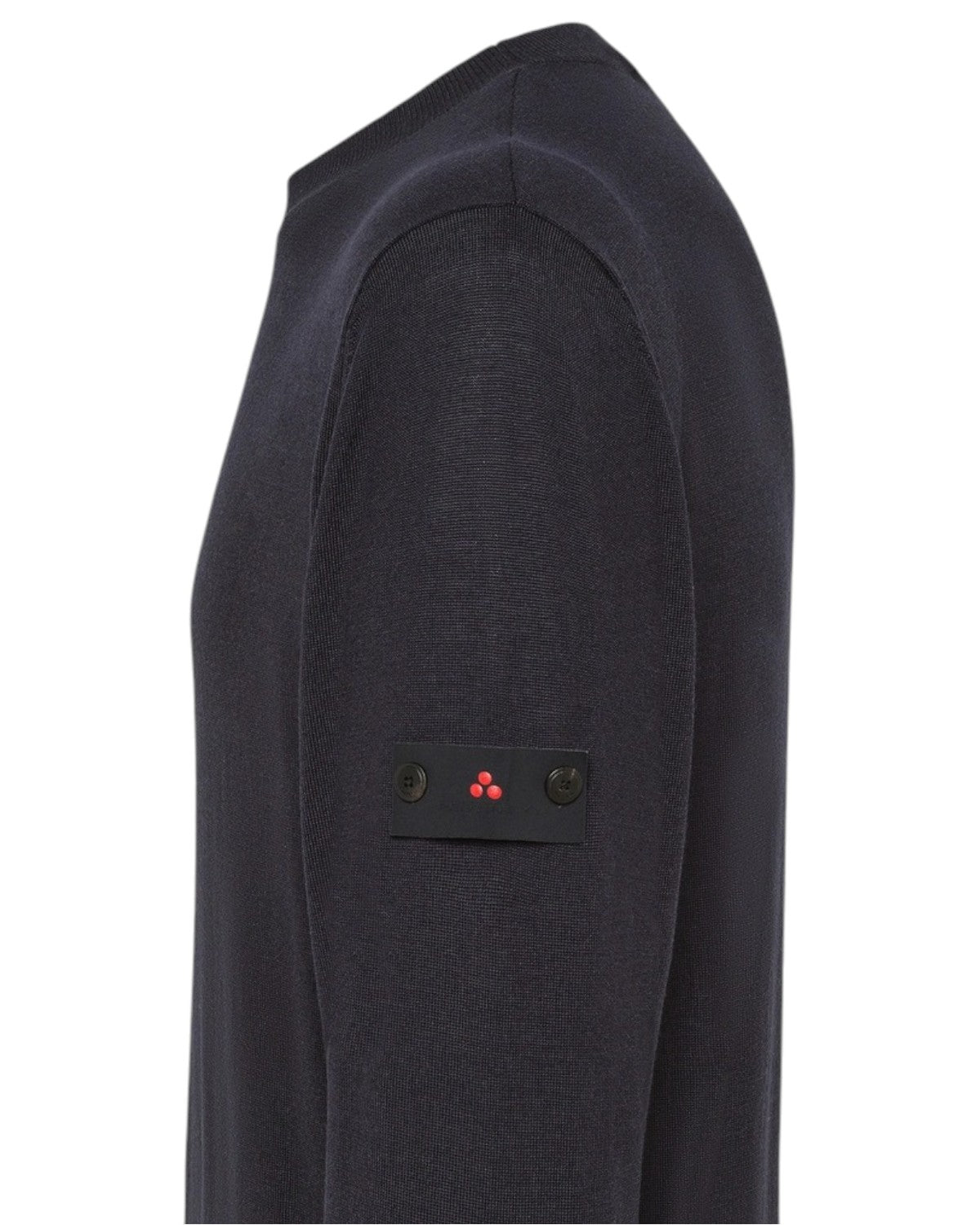 Dettaglio manica Maglia Girocollo Lana Merino THERA Peuterey con logo discreto su patch nera e tessuto in misto lana merino morbido e leggero.