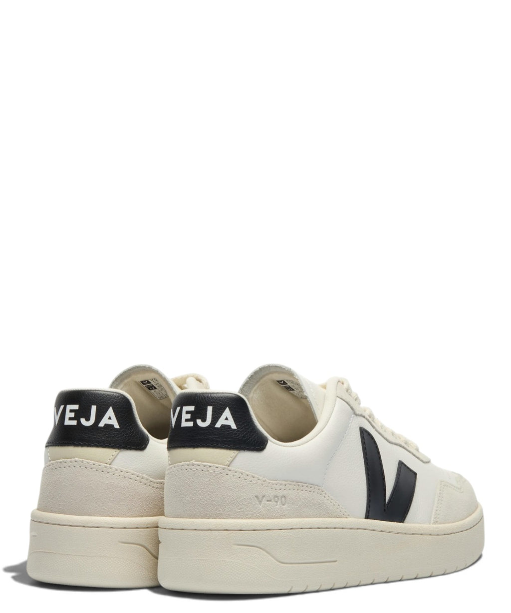 Zapatilla VEJA V-90 de cuero blanco y negro en piel